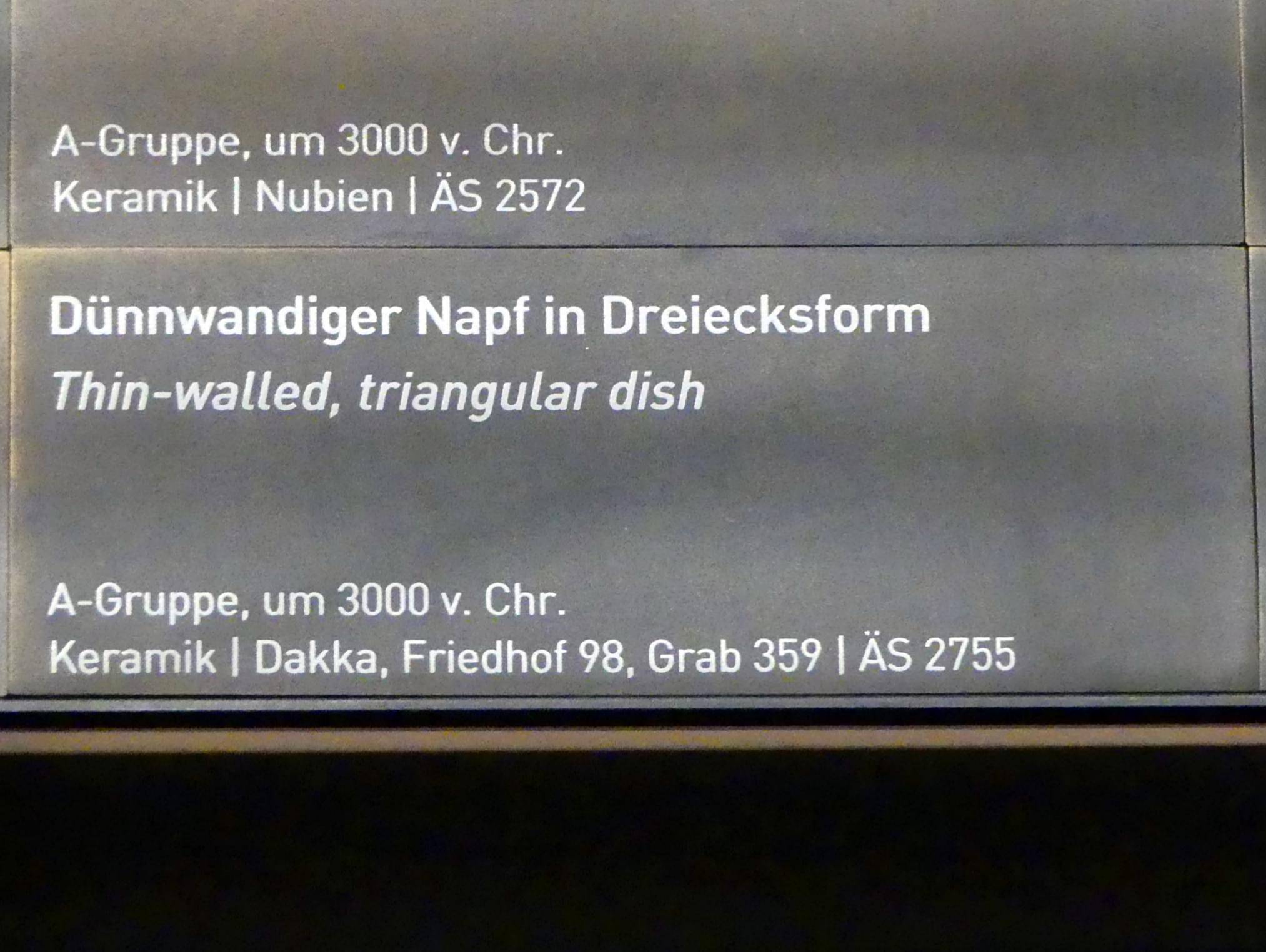 Dünnwandiger Napf in Dreiecksform, A-Gruppe, 3200 - 3000 v. Chr., 3000 v. Chr., Bild 2/2