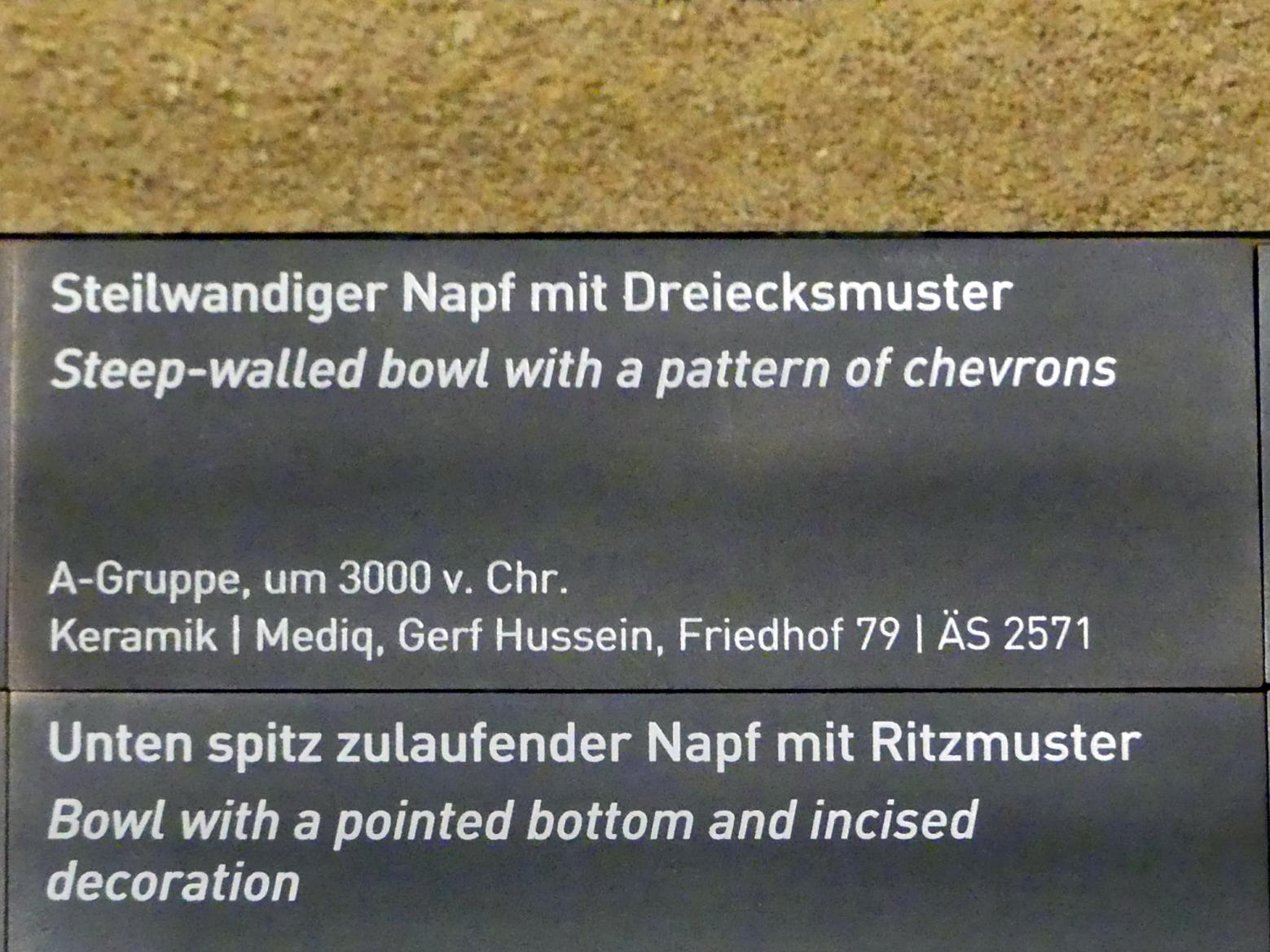 Steilwandiger Napf mit Dreiecksmuster, A-Gruppe, 3200 - 3000 v. Chr., 3000 v. Chr., Bild 2/2