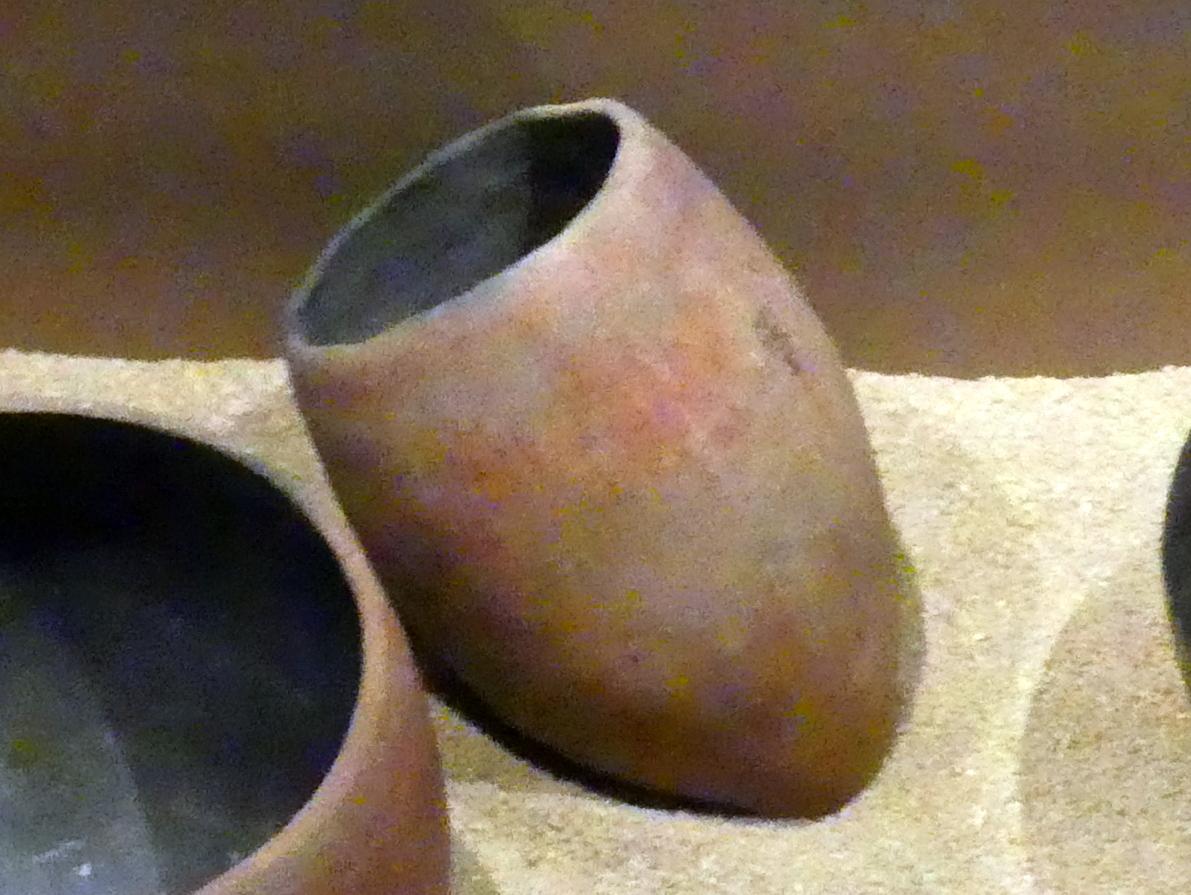 Becher mit spitzem Boden und Politurstreifen, A-Gruppe, 3200 - 3000 v. Chr., 3200 - 3000 v. Chr.