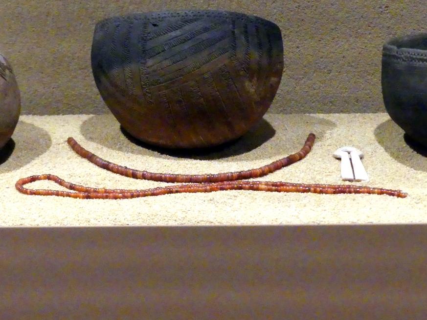 Kette aus Scheiben- und Ringperlen, C-Gruppe, 1900 - 1550 v. Chr., 1900 - 1700 v. Chr.