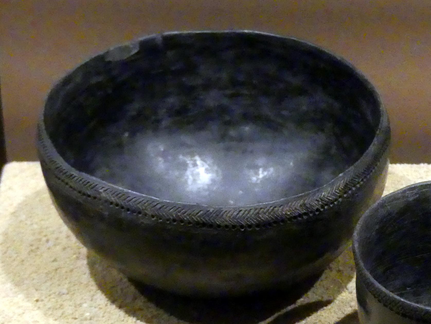 Schale mit dekoriertem Rand, schwarz poliert, 1600 v. Chr.