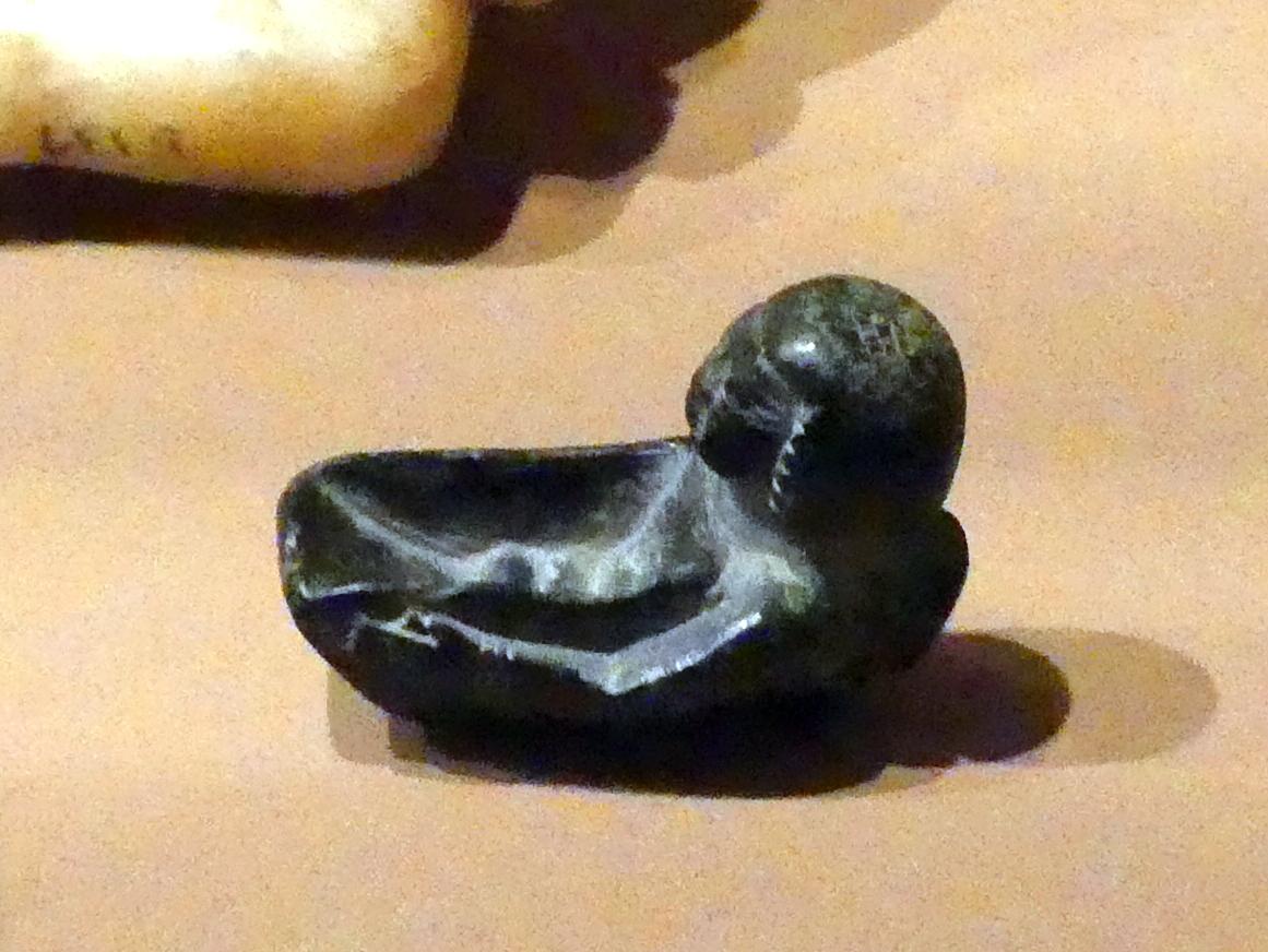 Teil eines Salblöffels in Gestalt einer schwimmenden Nubierin, Spätzeit, 664 - 332 v. Chr., 700 - 500 v. Chr.