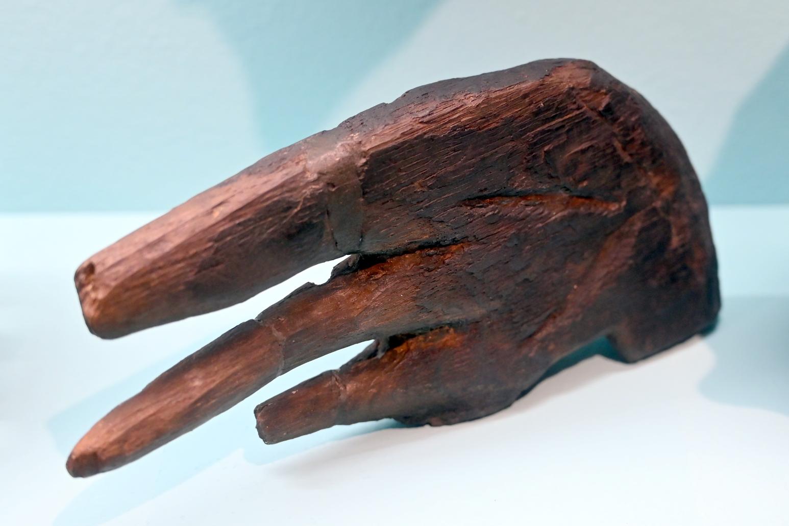 Holzgerät mit Zinken, Neolithikum (Jungsteinzeit), 5500 - 1700 v. Chr., 5300 - 4950 v. Chr., Bild 1/2