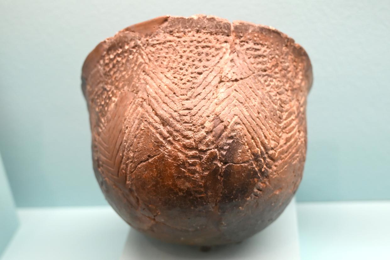 Schüssel, Neolithikum (Jungsteinzeit), 5500 - 1700 v. Chr., 4750 - 4600 v. Chr., Bild 1/2