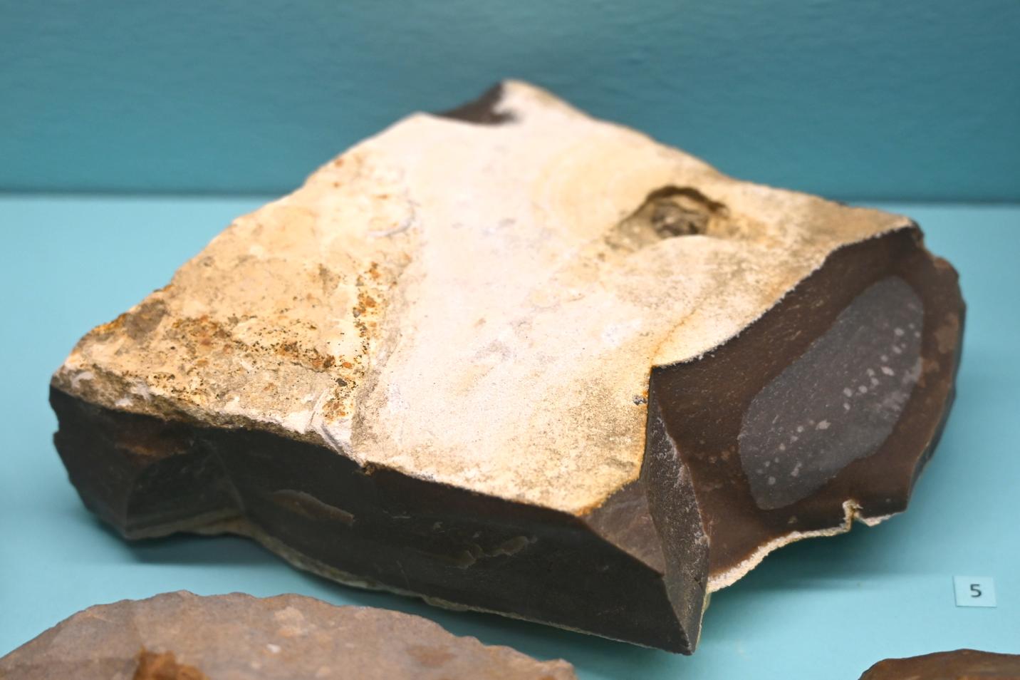 Fragment einer Feuersteinrohplatte, Neolithikum (Jungsteinzeit), 5500 - 1700 v. Chr., 4300 - 3500 v. Chr.
