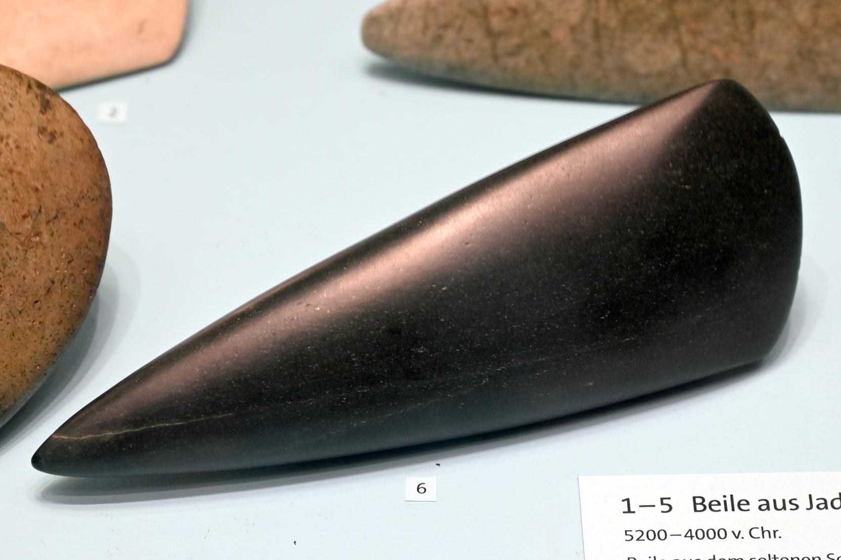 Beil, Neolithikum (Jungsteinzeit), 5500 - 1700 v. Chr., 5200 - 4000 v. Chr., Bild 1/2
