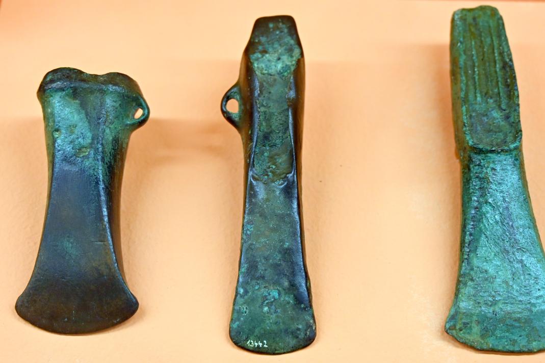 Lappenbeil mit Öse, Späte (Jüngere) Bronzezeit, 1500 - 700 v. Chr., Bild 1/2