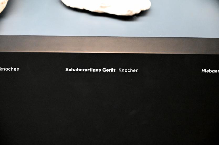 Schaberartiges Gerät, Reinsdorf-Warmzeit, 370000 v. Chr., 370000 v. Chr., Bild 2/2
