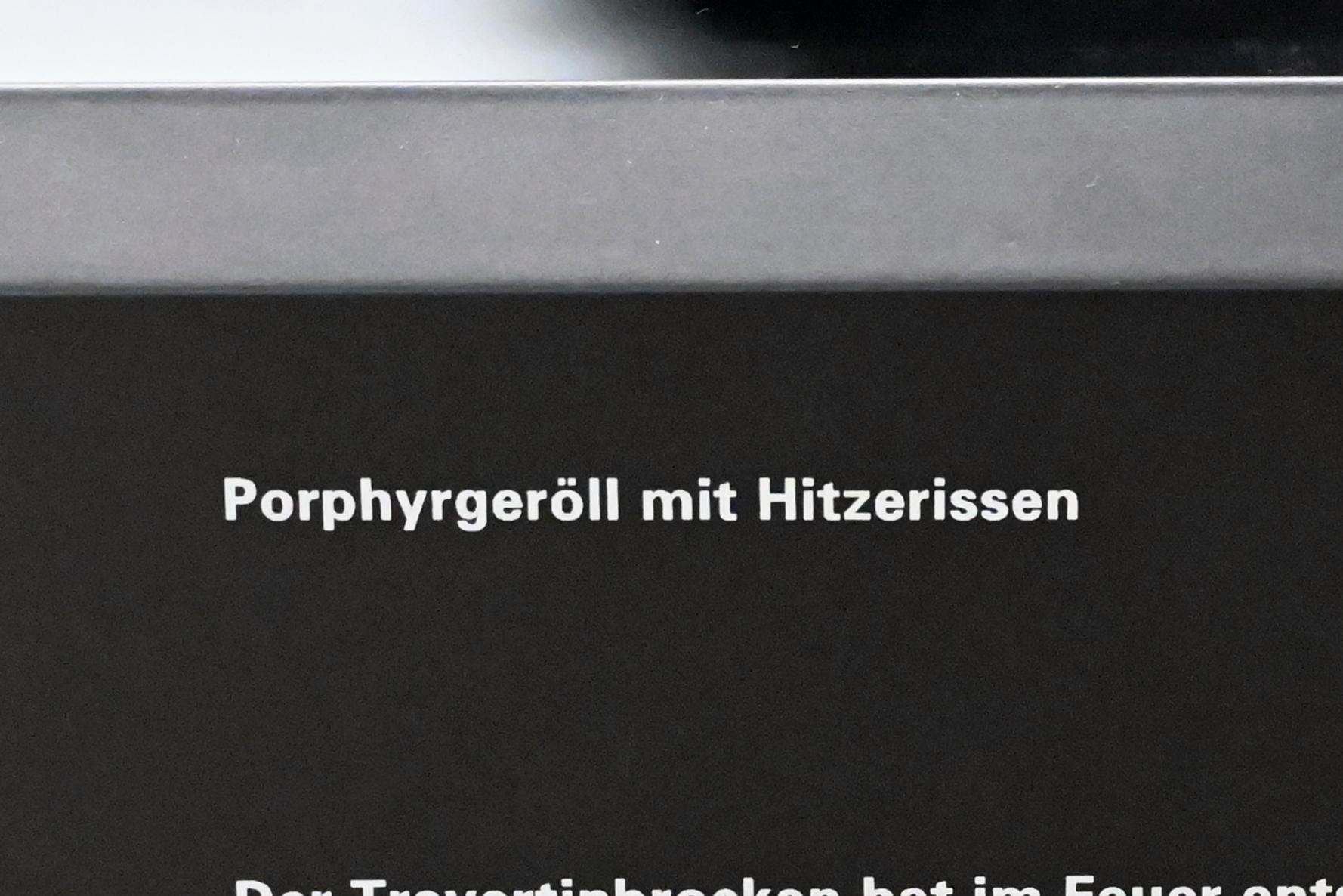 Porphyrgeröll mit Hitzerissen, Reinsdorf-Warmzeit, 370000 v. Chr., 370000 v. Chr., Bild 2/2