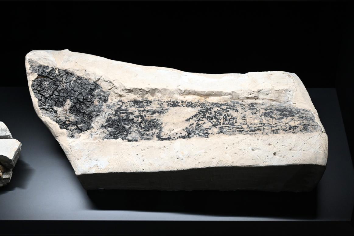 Reste eines verkohlten Baumstämmchens, Reinsdorf-Warmzeit, 370000 v. Chr., 370000 v. Chr., Bild 1/2