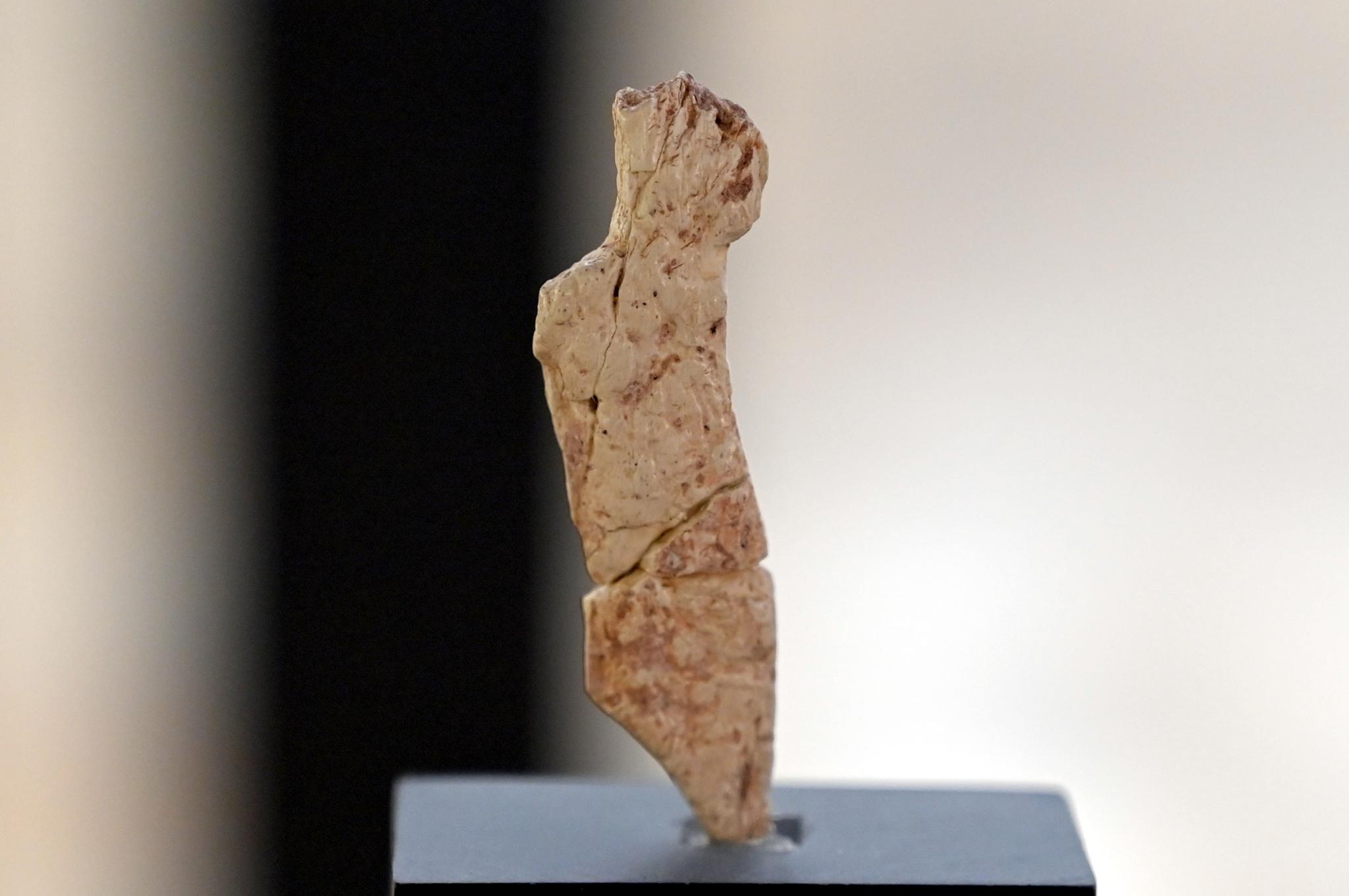 Menschenfigur, Magdalénien, 13000 - 10000 v. Chr., 13000 v. Chr., Bild 3/7
