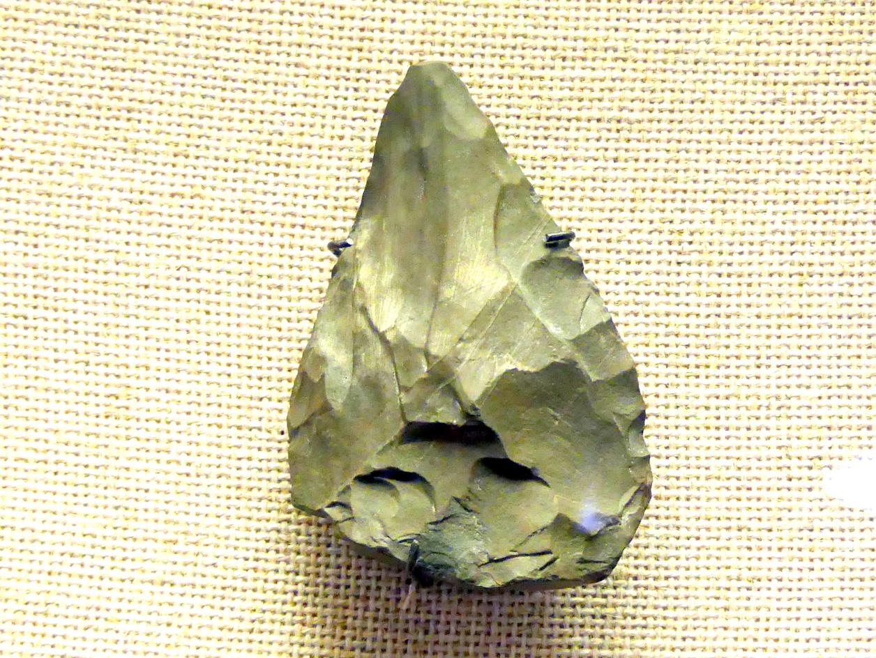 Faustkeil, Paläolithikum, 600000 - 10000 v. Chr., Bild 1/2