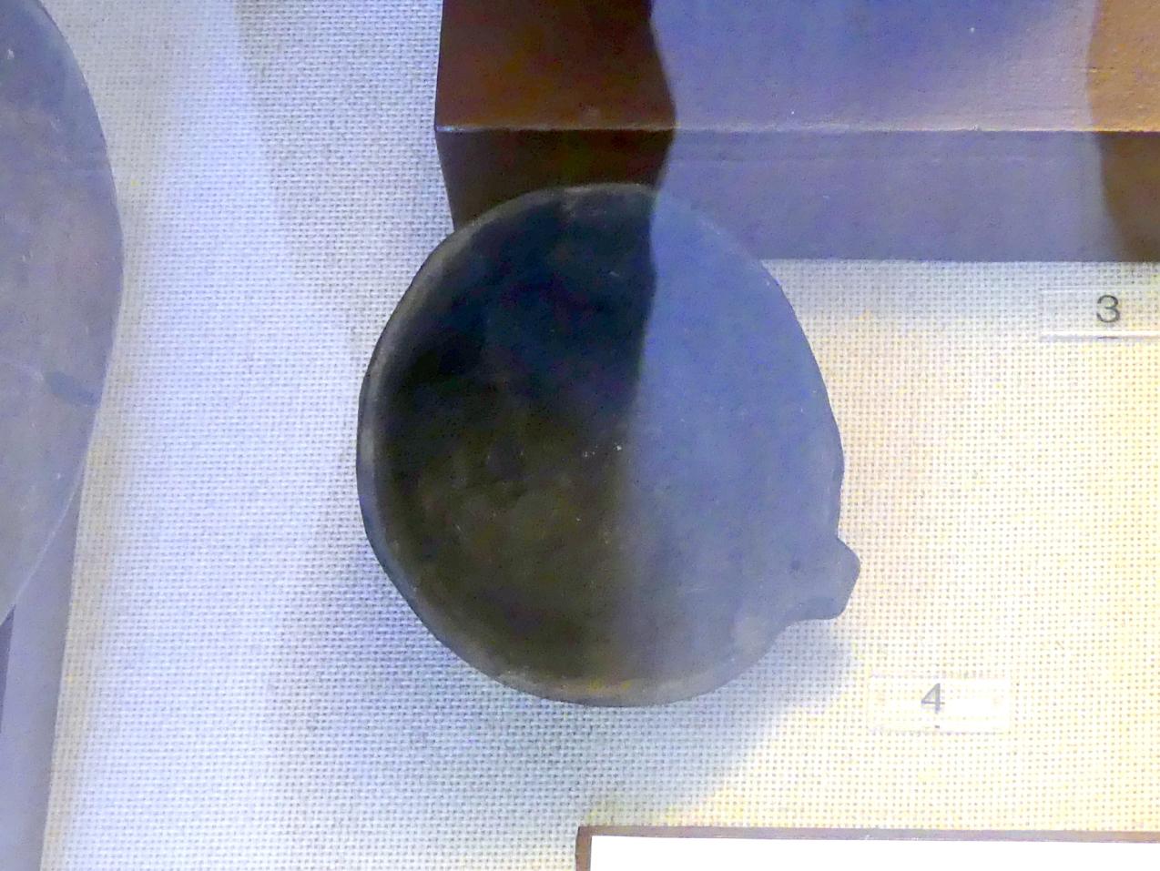 Tasse, Jungneolithikum, 4400 - 3500 v. Chr., Bild 1/2