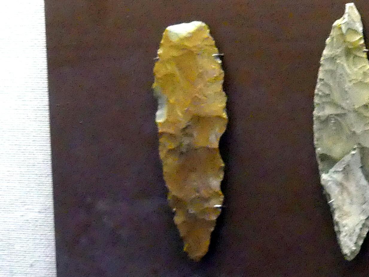 Dolch, Endneolithikum, 2800 - 1700 v. Chr., Jungpaläolithikum, 43000 - 10000 v. Chr., Bild 1/2
