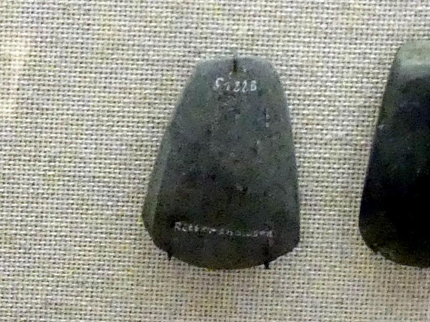 Steinbeil, Endneolithikum, 2800 - 1700 v. Chr., Jungpaläolithikum, 43000 - 10000 v. Chr., Bild 1/2