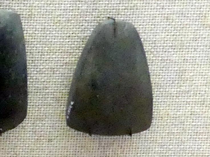 Steinbeil, Endneolithikum, 2800 - 1700 v. Chr., Jungpaläolithikum, 43000 - 10000 v. Chr., Bild 1/2