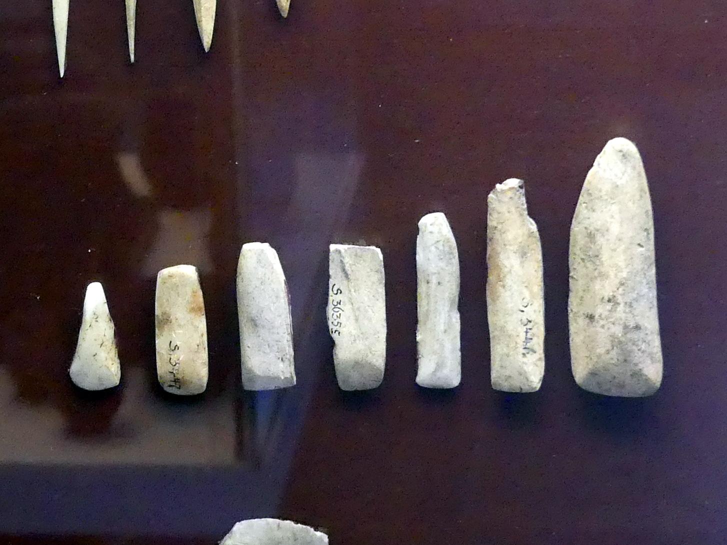 Knochenmeißel, Jungneolithikum, 4400 - 3500 v. Chr., Bild 1/2