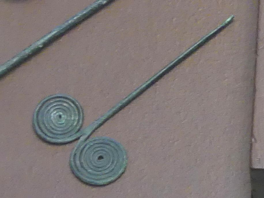 Brillennadel, Mittlere Bronzezeit, 3000 - 1300 v. Chr., Bild 1/2