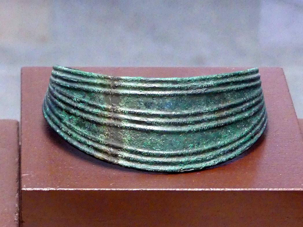 Halskragen, Mittlere Bronzezeit, 3000 - 1300 v. Chr., Bild 2/3