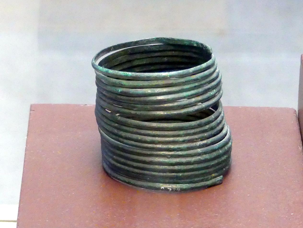 Armspirale, Mittlere Bronzezeit, 3000 - 1300 v. Chr., Bild 1/3