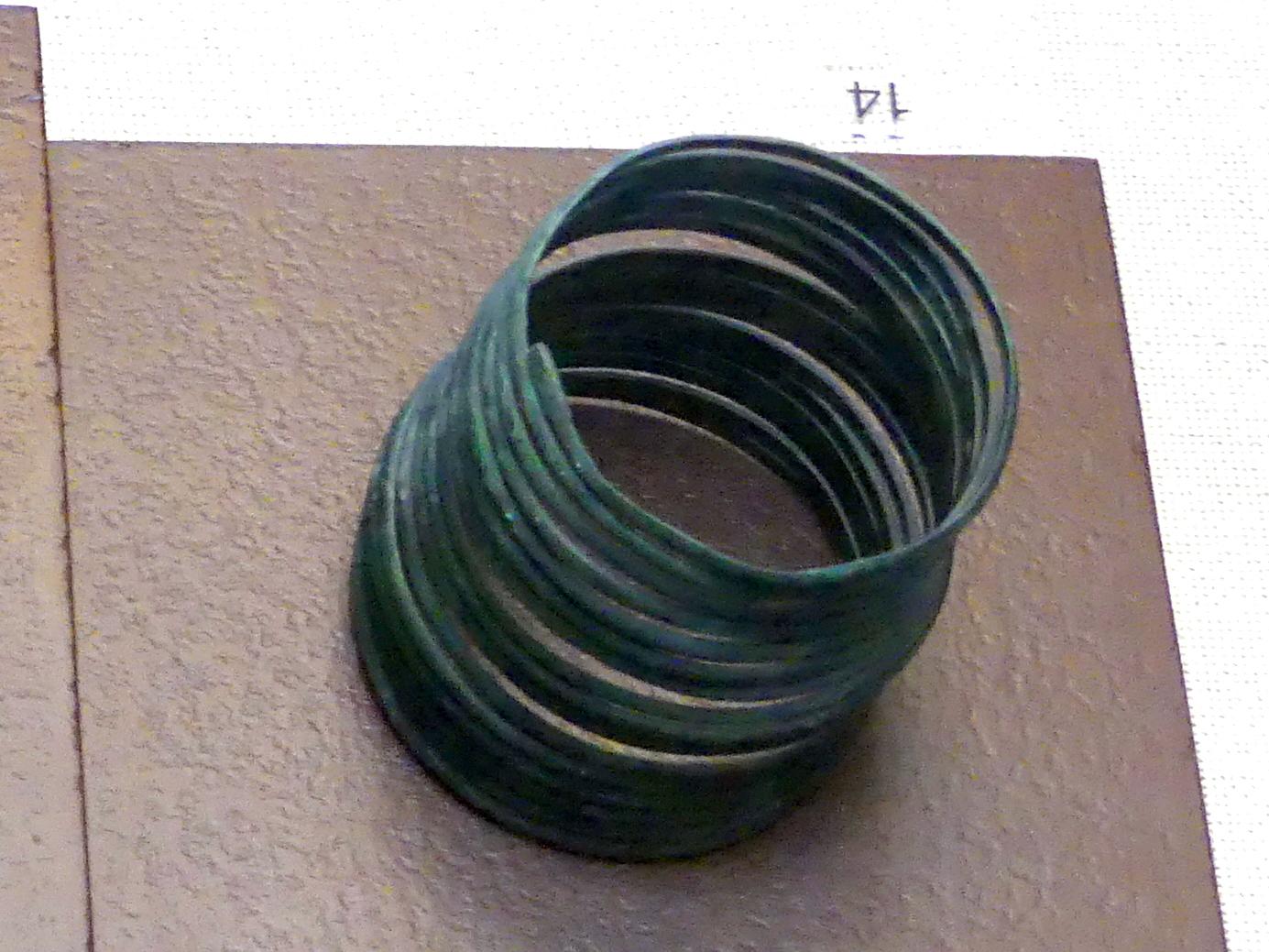 Armspirale, Mittlere Bronzezeit, 3000 - 1300 v. Chr., Bild 2/3