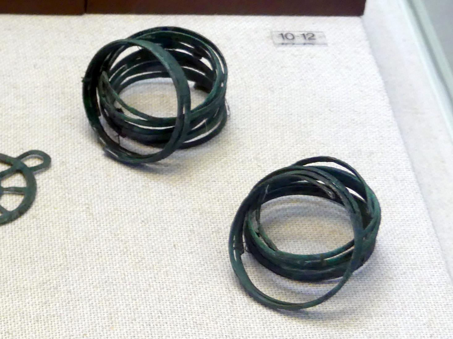 Armspirale, Mittlere Bronzezeit, 3000 - 1300 v. Chr., Bild 1/2