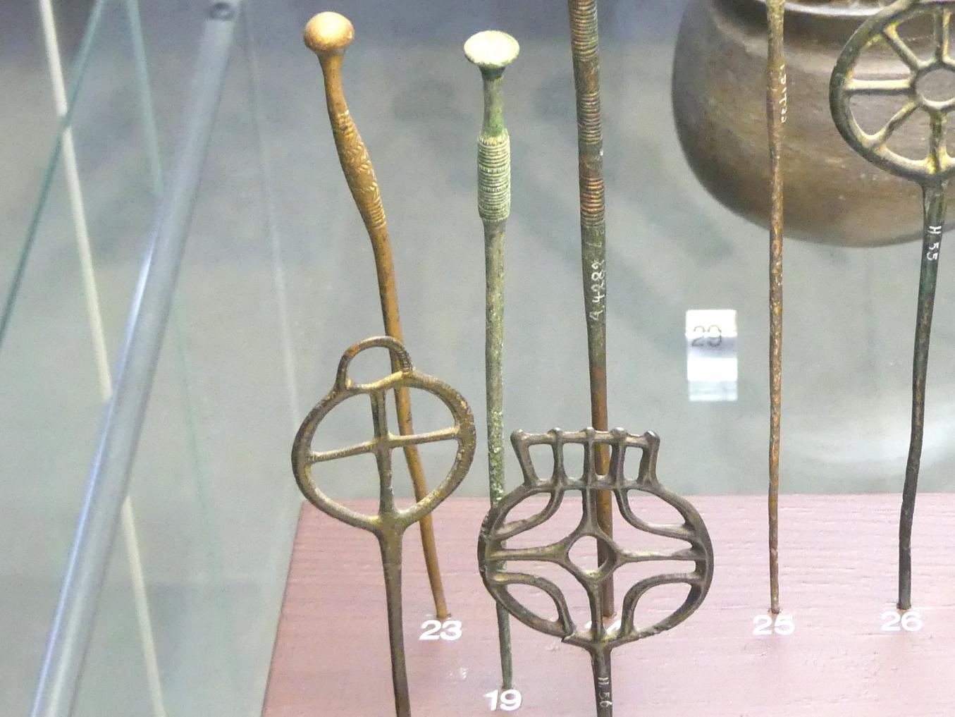 Trompetenkopfnadel, Mittlere Bronzezeit, 3000 - 1300 v. Chr., Späte (Jüngere) Bronzezeit, 1500 - 700 v. Chr., Bild 1/2