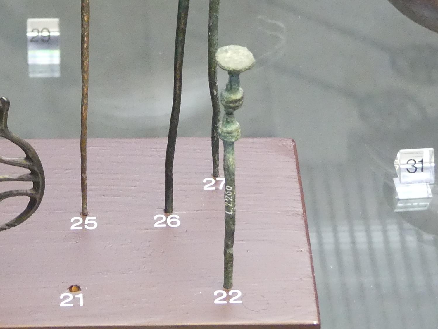Nadel mit stark profiliertem Hals, Mittlere Bronzezeit, 3000 - 1300 v. Chr., Späte (Jüngere) Bronzezeit, 1500 - 700 v. Chr., Bild 1/2