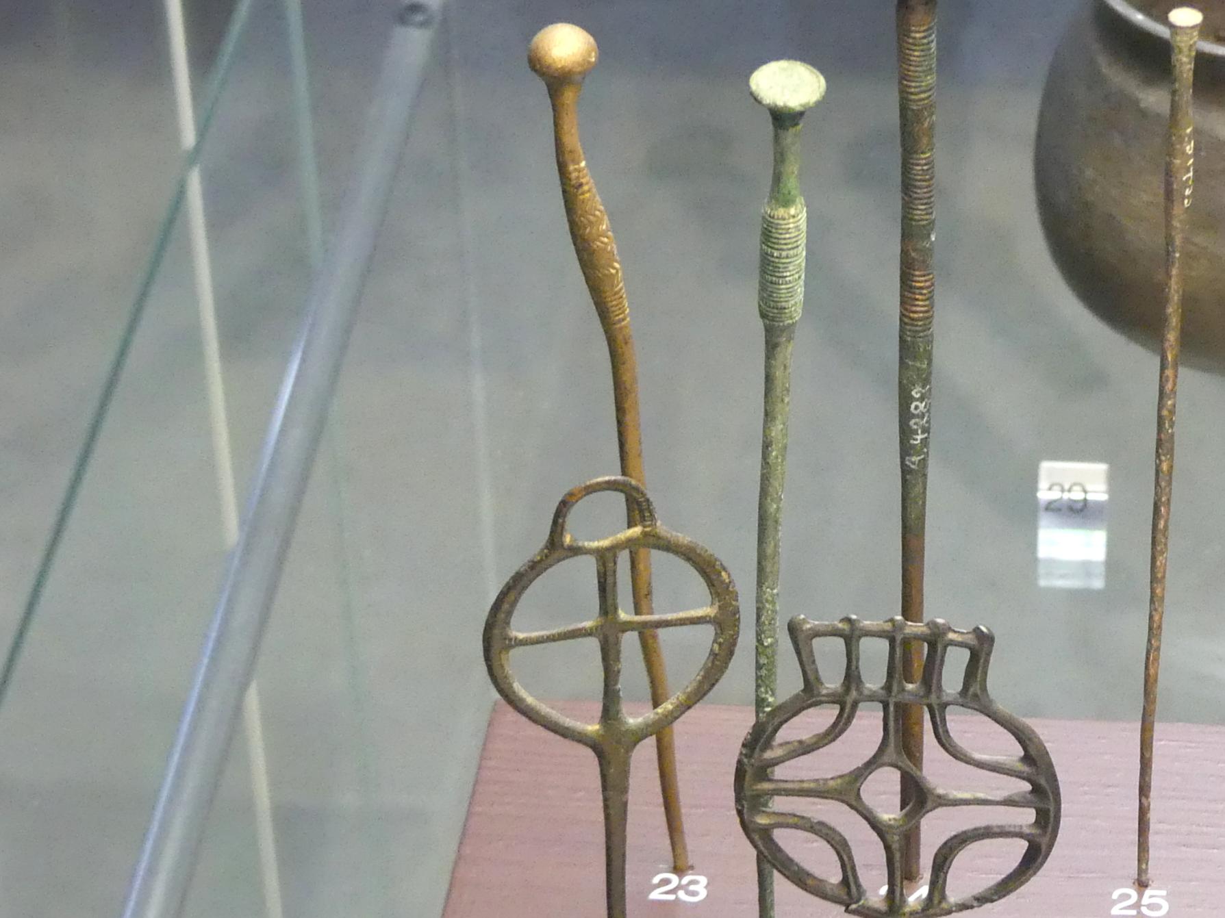 Kugelkopfnadel, Mittlere Bronzezeit, 3000 - 1300 v. Chr., Späte (Jüngere) Bronzezeit, 1500 - 700 v. Chr.