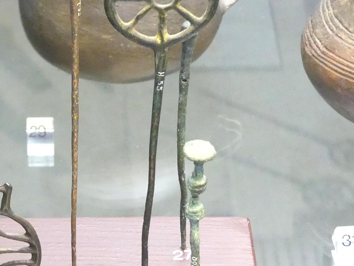 Lochhalsnadel, Mittlere Bronzezeit, 3000 - 1300 v. Chr., Späte (Jüngere) Bronzezeit, 1500 - 700 v. Chr.