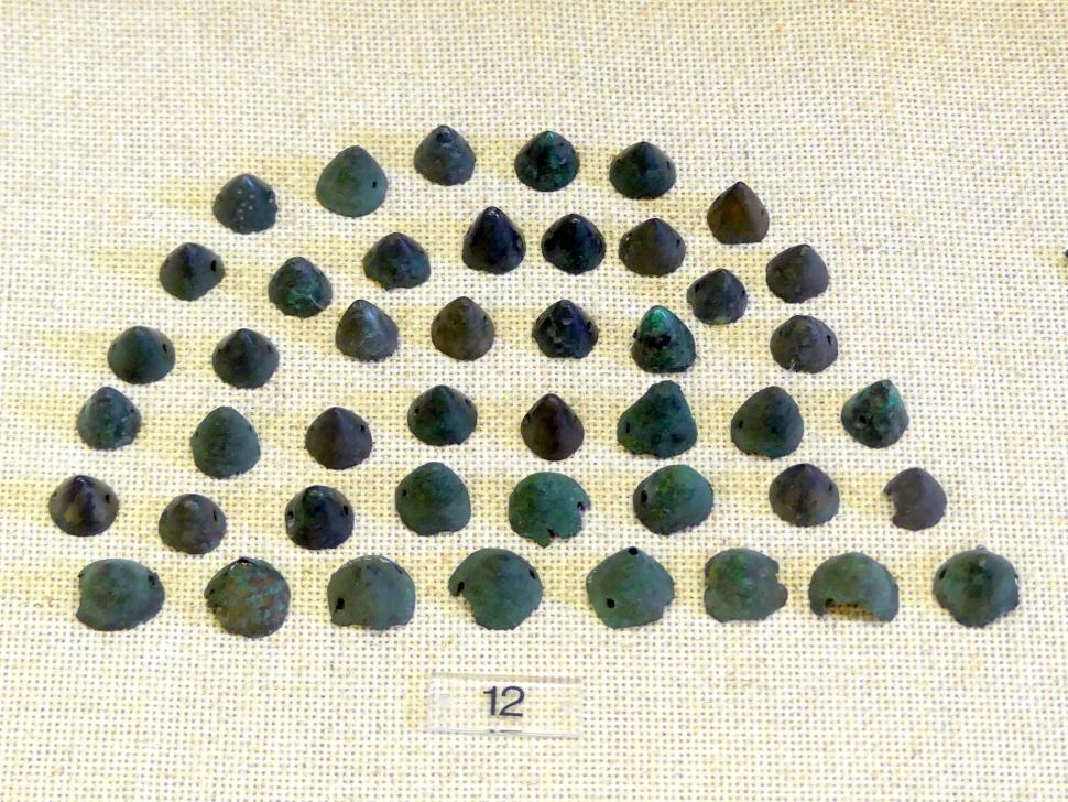 44 "Hütchen" als Haubenschmuck, Späte (Jüngere) Bronzezeit, 1500 - 700 v. Chr.