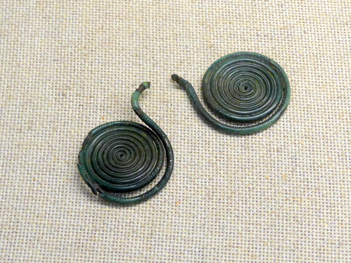 Brillenspiralen, Späte (Jüngere) Bronzezeit, 1500 - 700 v. Chr., Bild 2/2