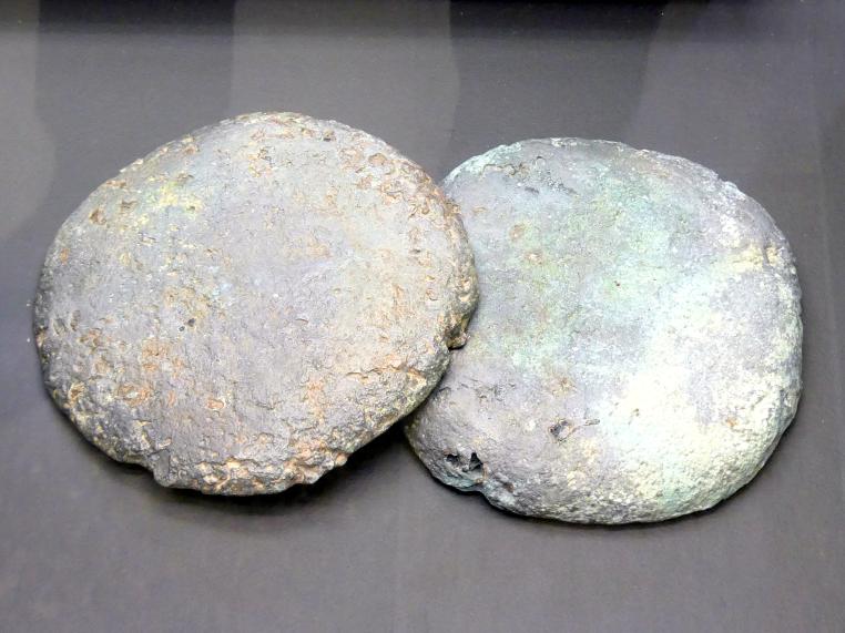 Hort aus zwei Gußkuchen, Urnenfelderzeit, 1400 - 700 v. Chr., 900 - 700 v. Chr.