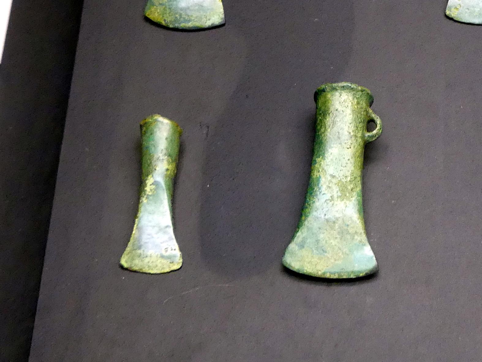 Tüllenbeile, Urnenfelderzeit, 1400 - 700 v. Chr., 900 - 700 v. Chr., Bild 1/2