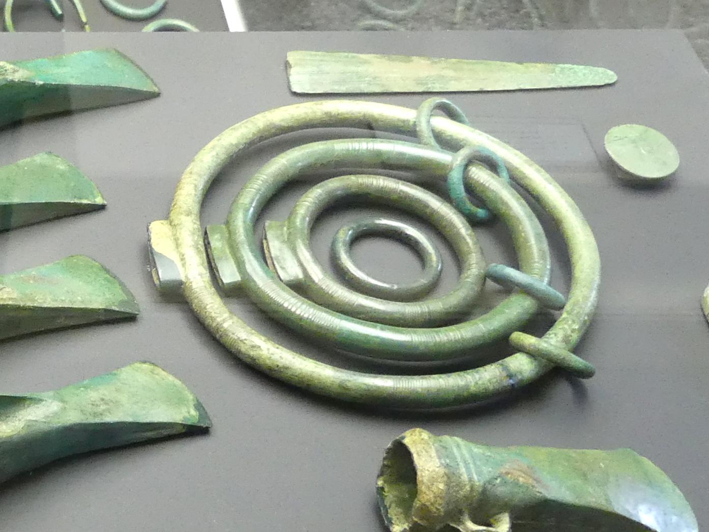 Ringgehänge, Urnenfelderzeit, 1400 - 700 v. Chr., 900 - 700 v. Chr., Bild 2/3