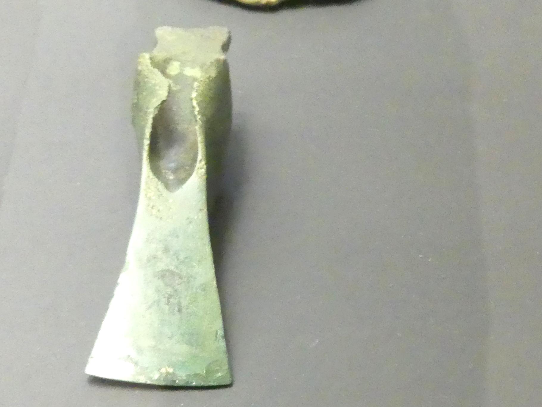 Lappenbeil, Urnenfelderzeit, 1400 - 700 v. Chr., 900 - 700 v. Chr., Bild 1/2