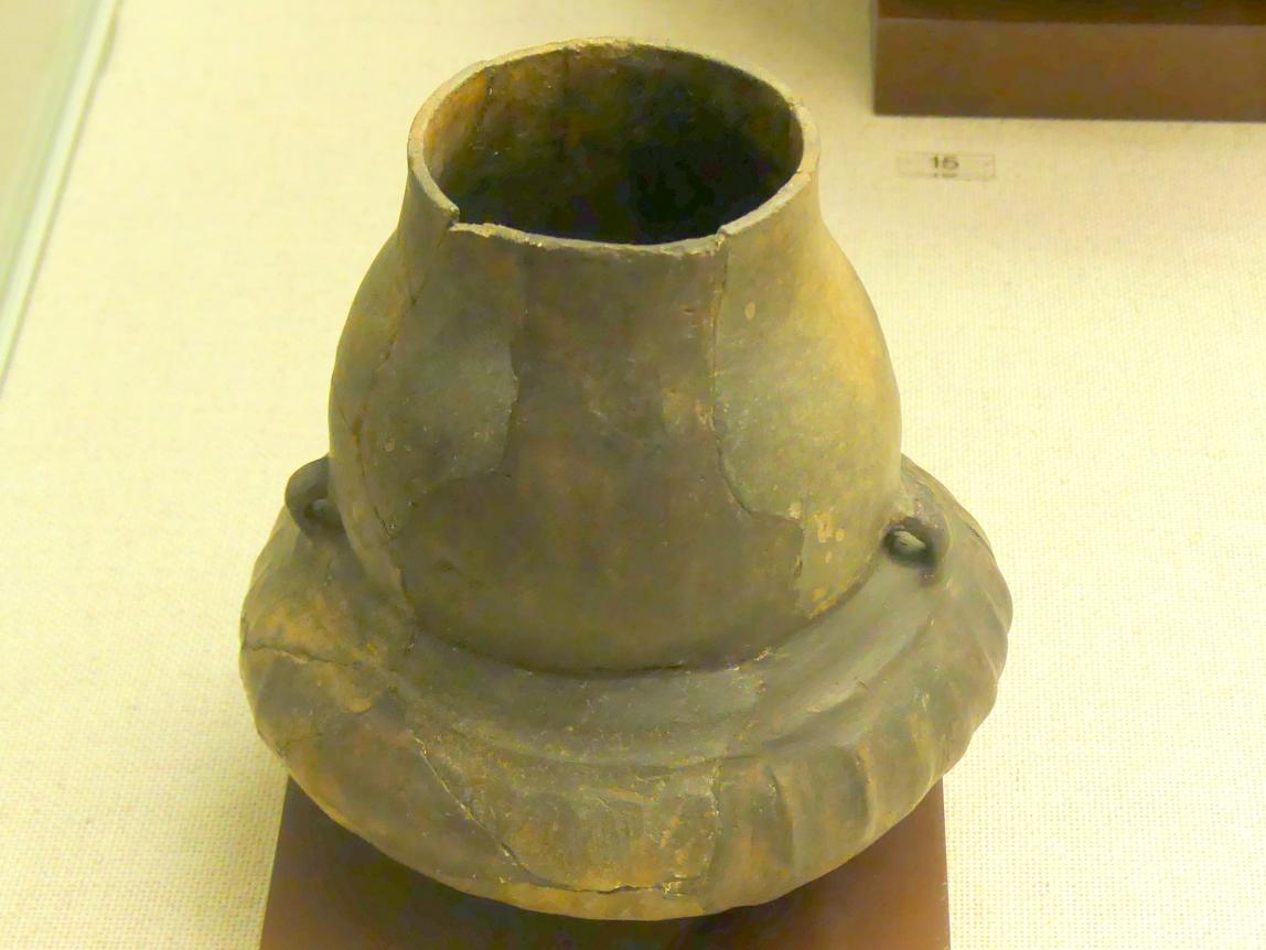 Etagengefäß, Urnenfelderzeit, 1400 - 700 v. Chr., Bild 1/2