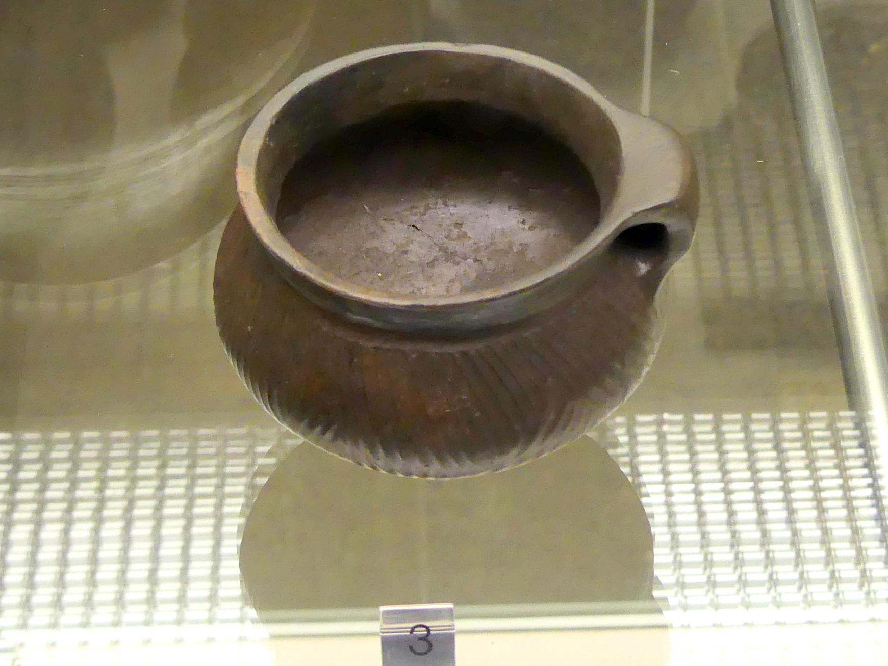 Tasse, Urnenfelderzeit, 1400 - 700 v. Chr., Bild 1/2