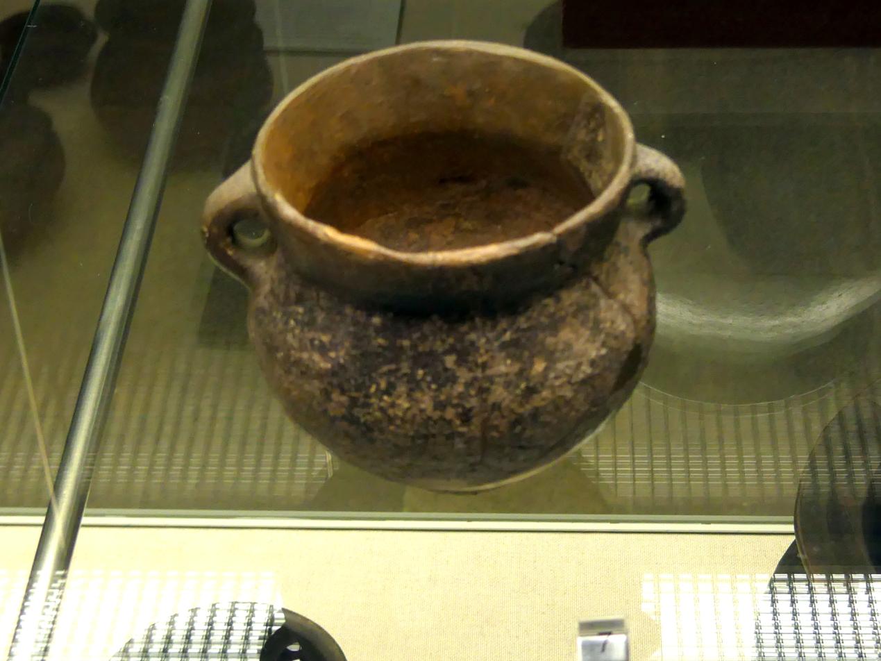 Amphorenartiges Gefäß, Urnenfelderzeit, 1400 - 700 v. Chr., Bild 1/2