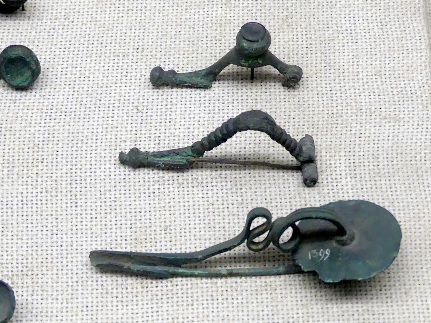 Kniefibel, Hallstattzeit, 700 - 200 v. Chr.