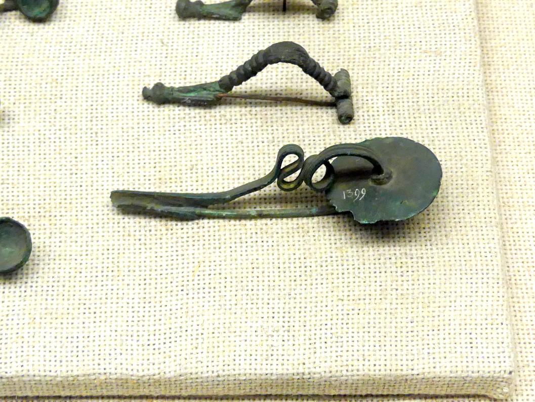 Schlangenfibel, Hallstattzeit, 700 - 200 v. Chr., Bild 1/2
