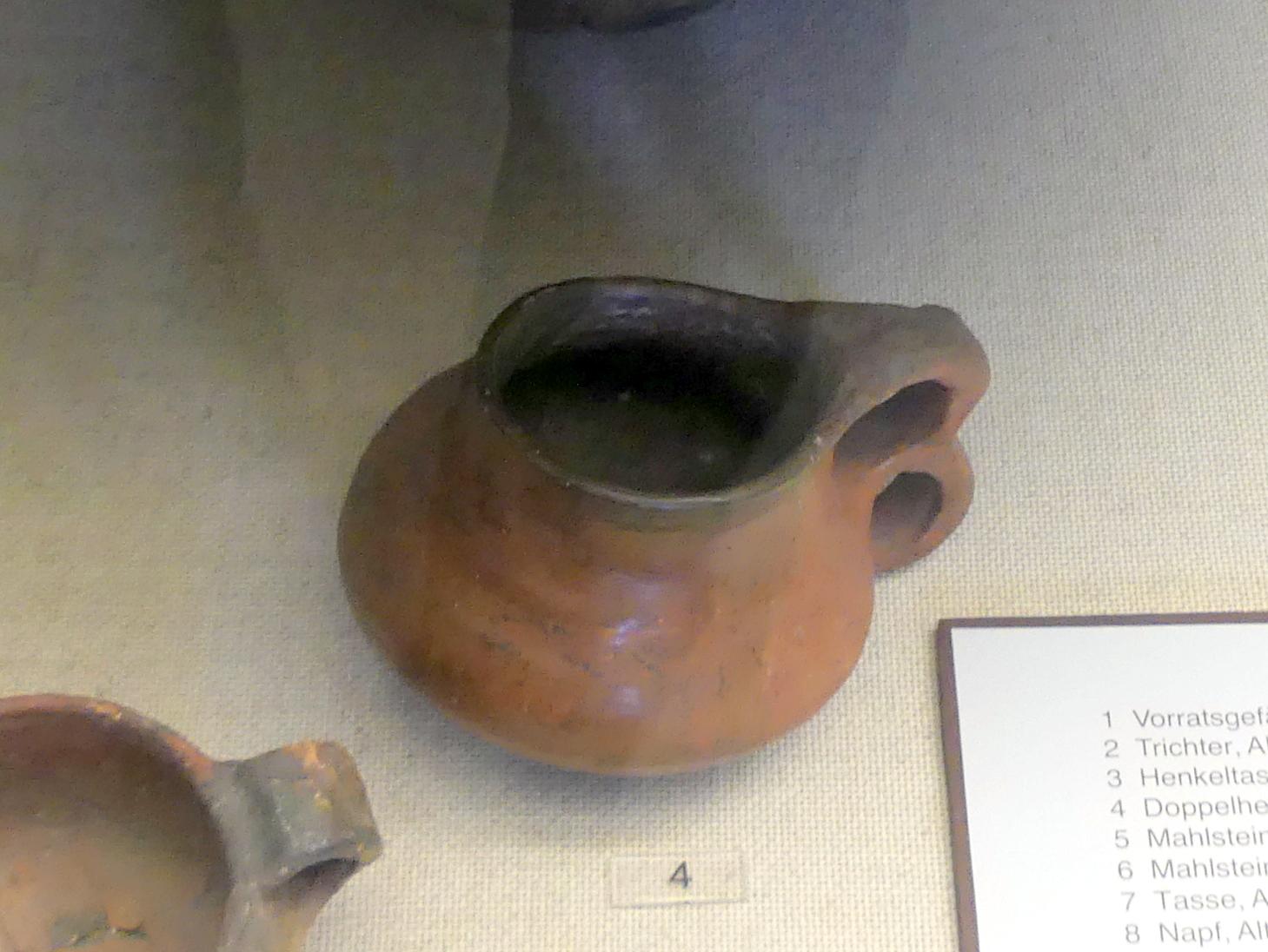 Doppelhenkeltasse, Hallstattzeit, 700 - 200 v. Chr., Bild 1/2