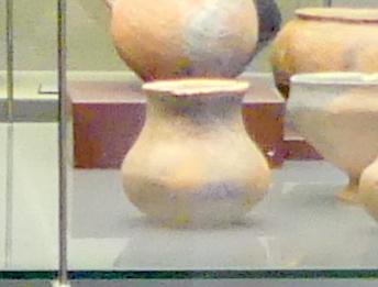 Vasenförmiges Gefäß, Hallstattzeit, 700 - 200 v. Chr., Bild 1/2