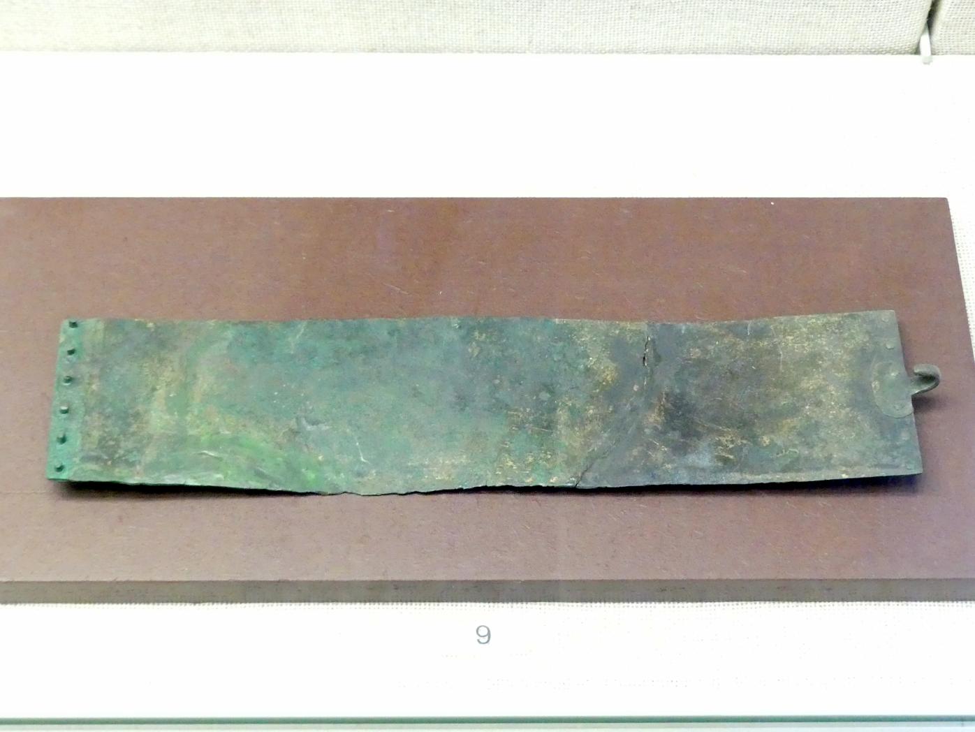 Gürtelblech, Hallstattzeit, 700 - 200 v. Chr., Bild 1/2