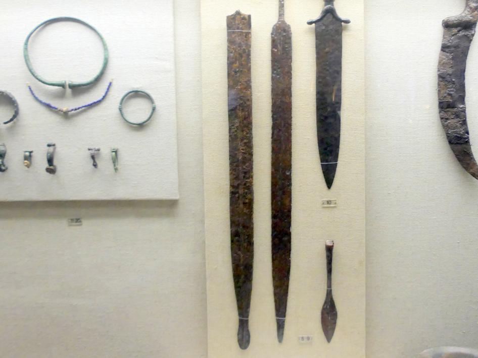 Schwertscheide, Mittellatènezeit, 700 - 100 v. Chr., Bild 1/2