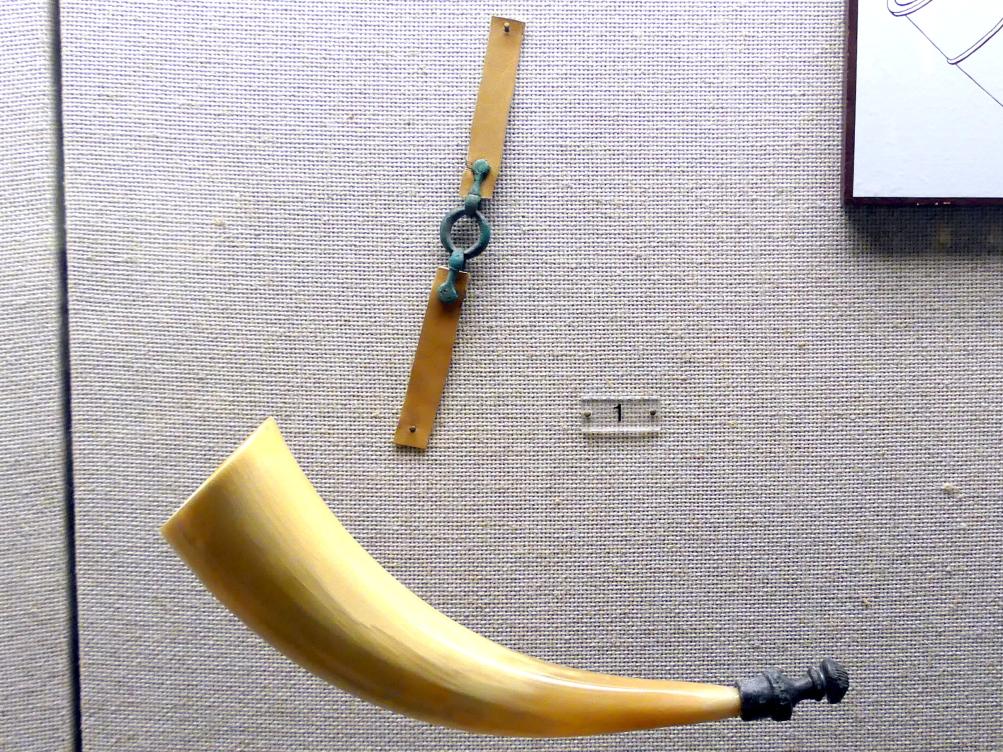 Bronzeteile mit ergänztem Trinkhorn, Spätlatènezeit, 700 - 100 v. Chr., Bild 1/3