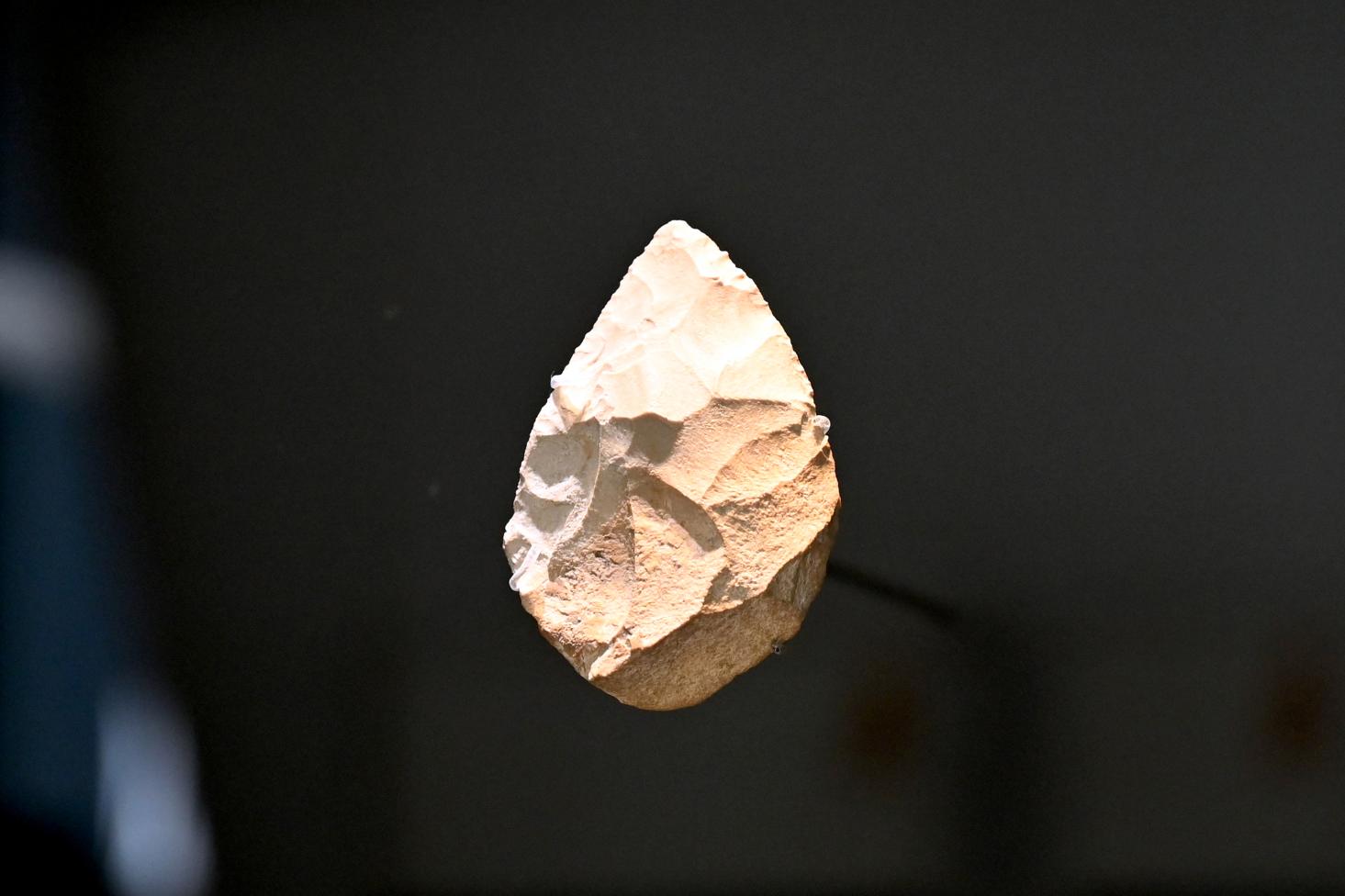 Kleiner Faustkeil, Paläolithikum, 600000 - 10000 v. Chr., 70000 - 50000 v. Chr., Bild 2/3