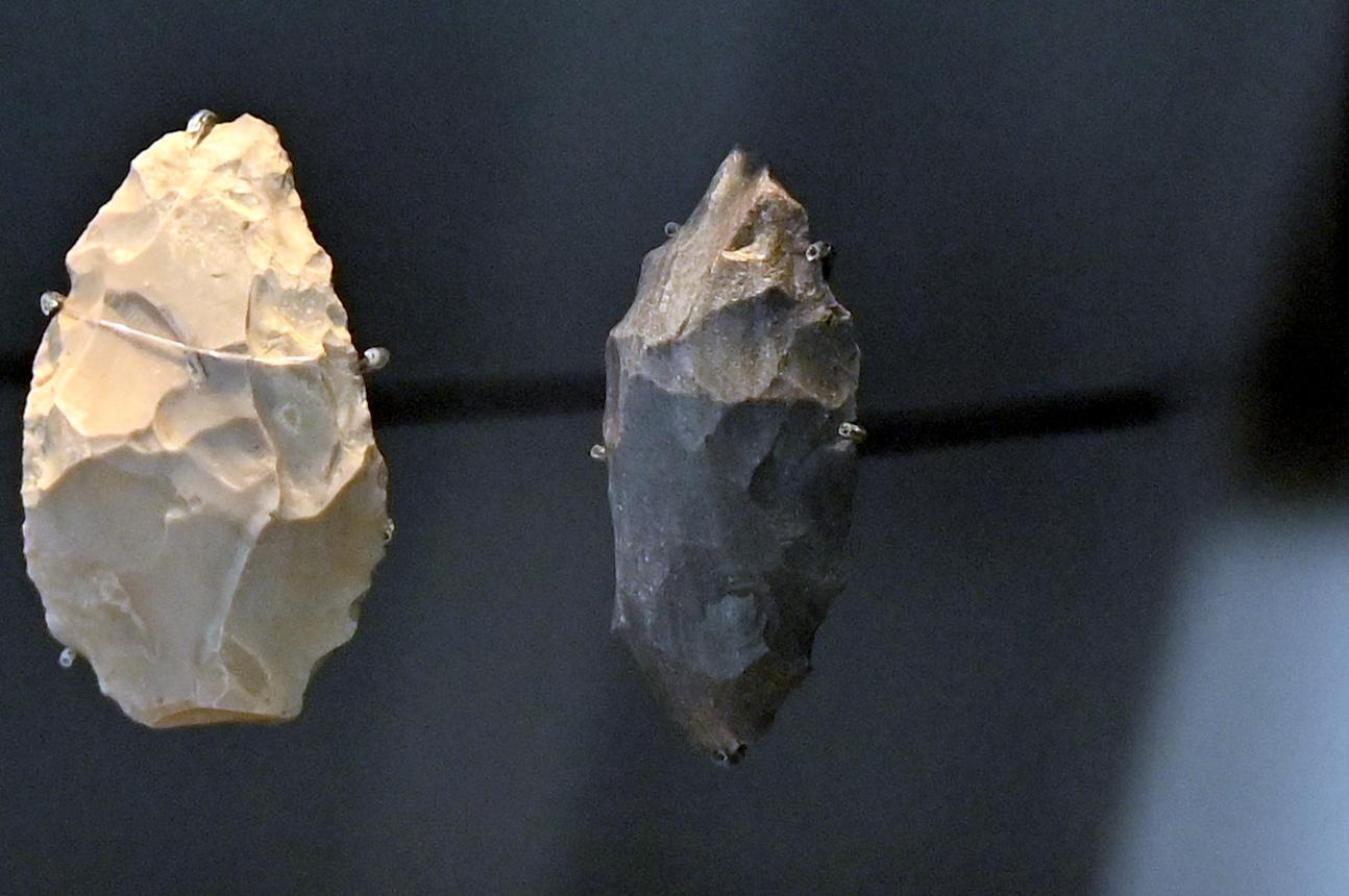 Doppelspitze, Würm-Kaltzeit Beginn, 200000 - 40000 v. Chr., Bild 1/3