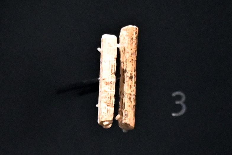Zwei Halbstäbe, Jungpaläolithikum, 43000 - 10000 v. Chr., 40000 - 35000 v. Chr.