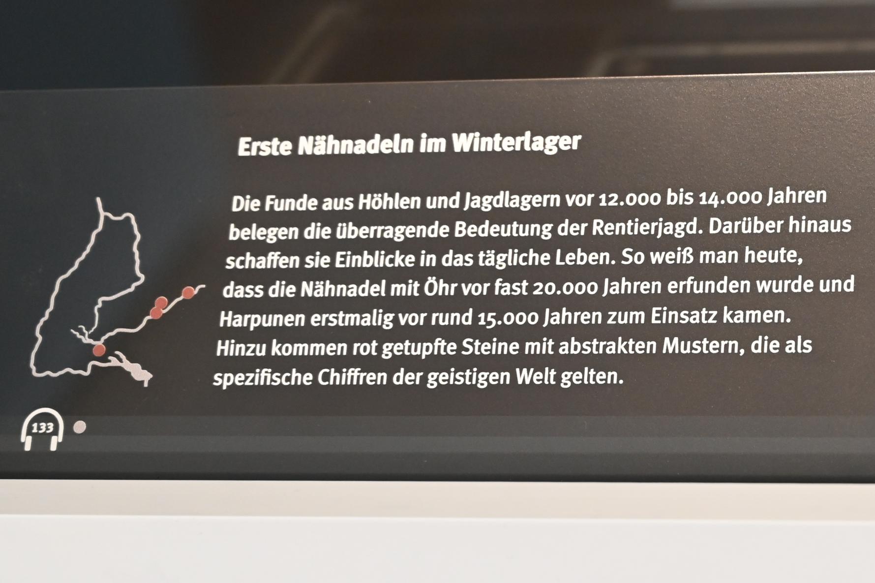 Mit Rötel getupfter Kalkstein, 12000 - 10000 v. Chr., Bild 3/3